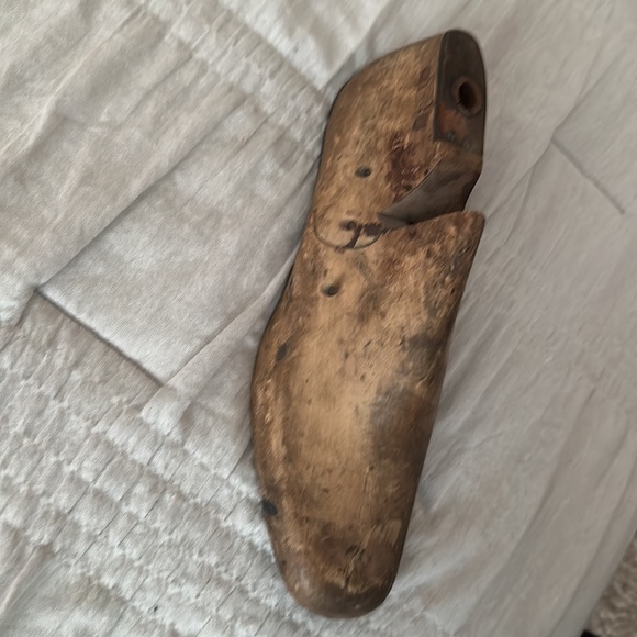 Wooden shoe form - Picture 2 of 2
